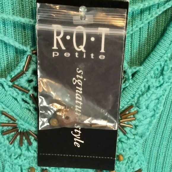 NWT: "R.Q.T." woman's shirt  - Picture 5 of 8